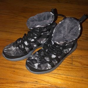 🔥 EUC Nike Camo boots